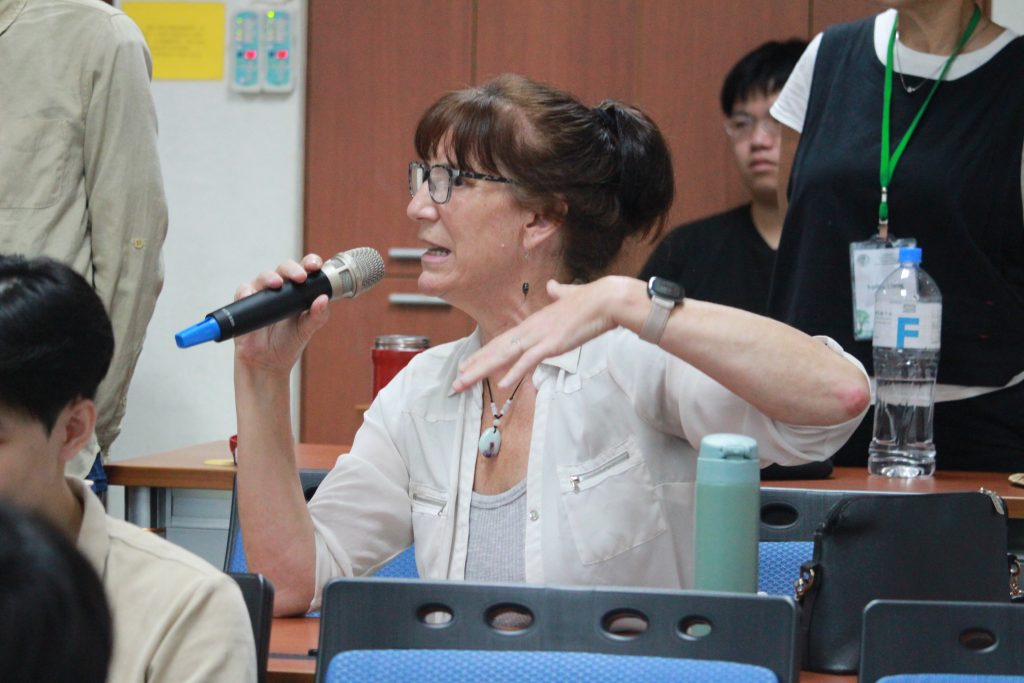 113學年度文學院環境人文論壇系列照片。第3張，共8張。