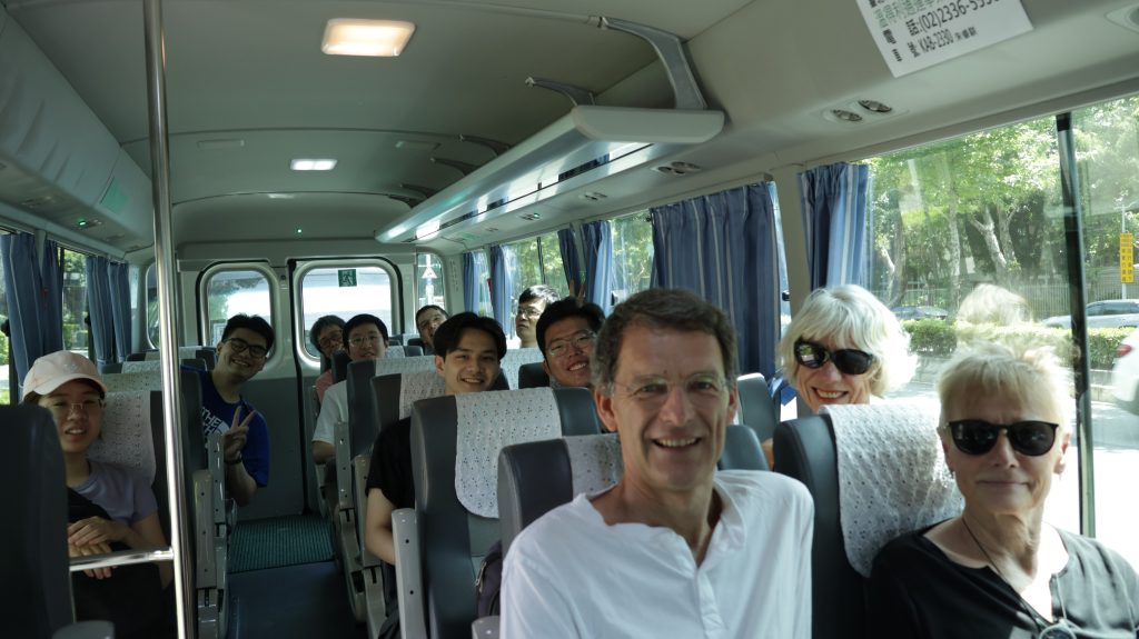 113學年度文學院環境人文論壇陽明山參訪系列照片。第1張，共8張。